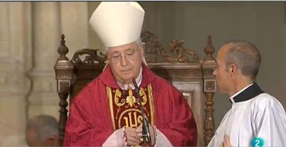 El obispo de Alcal&aacute;, durante la homil&iacute;a del Viernes Santo.