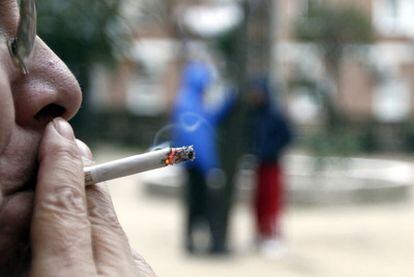 El comité de prevención del tabaquismo estima en 600.000 el descenso de fumadores.