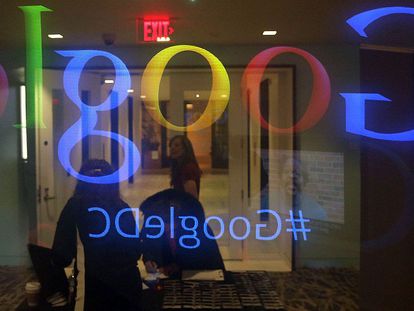 Trabajadores de Google en el interior de sus oficinas en Washington.