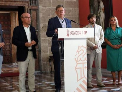 El presidente de la Comunidad Valenciana, Ximo Puig, comparece tras la reunión con los representantes de la patronal hotelera Hosbec.