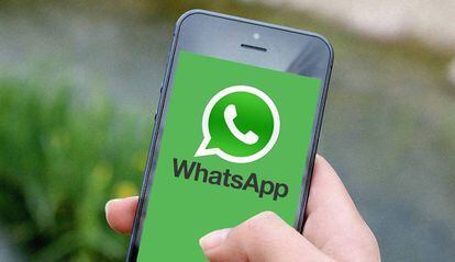 Uso de smartphone con WhatsApp