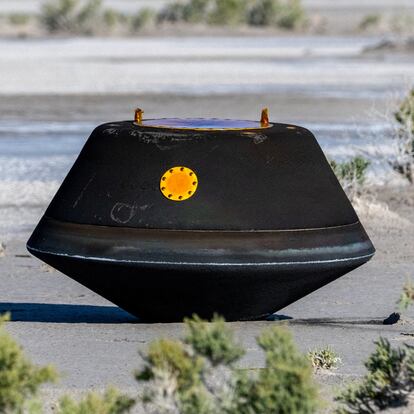 La cápsula con una muestrra del asteroide Bennu en Utah, Estados Unidos, el 24 de septiembre 2023.
