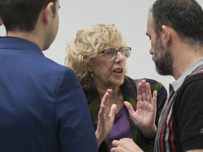 La alcaldesa de Madrid Manuela Carmena llega al pleno del Ayuntamiento. 