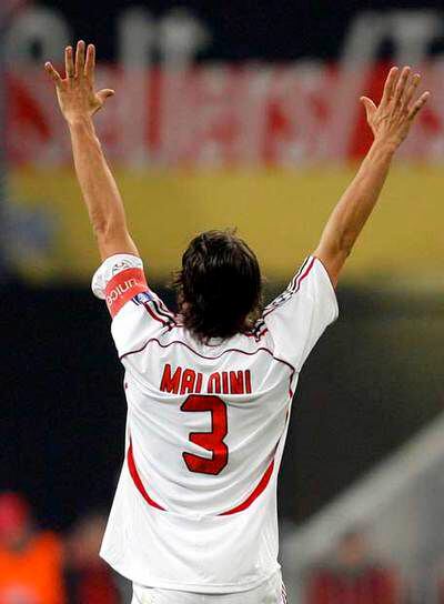 Maldini en un partido de Liga de Campeones de 2007.