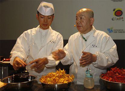 Hiroyoshi y Tomiko Ishida, de Mibu, durante la preparación de su cena.