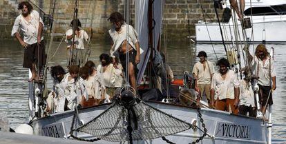 El 'Saltillo', convertido en la nao 'Victoria' arriba este jueves al puerto de Getaria en la reconstrucción de la llegada de Elcano en 1522.