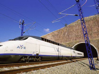 Renfe pone en marcha la compra de 40 locomotoras AVE por 295 millones