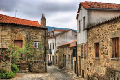 Calles de la aldea de Linhares da Beira, en la Serra da Estrella (Portugal).