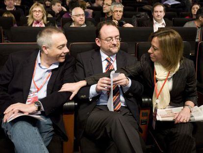Pere Navarro (izquierda), Daniel Fern&aacute;ndez y Carme Chac&oacute;n, en el Congreso del PSC.