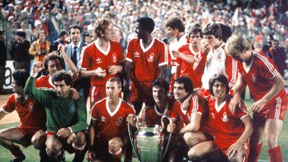 El Nottingham Forest, después de ganar su segunda Copa de Europa en mayo de 1980 en el Santiago Bernabéu. PETER ROBINSON (GETTY)