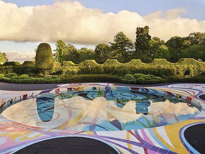 'Gateway', a pool with hand-painted tiles permanently installed in 2019 in the Jupiter Arland sculpture park, Edinburgh (Scotland).