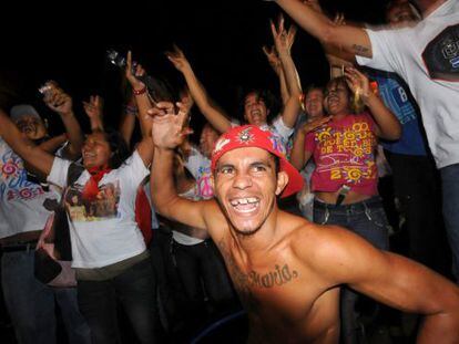 Simpatizantes de Ortega celebran la victoria.