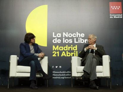 El humorista y guionista Luis Piedrahita junto al escritor Eduardo Mendoza, ganador del premio Cervantes, en la Real Casa de Correos. 