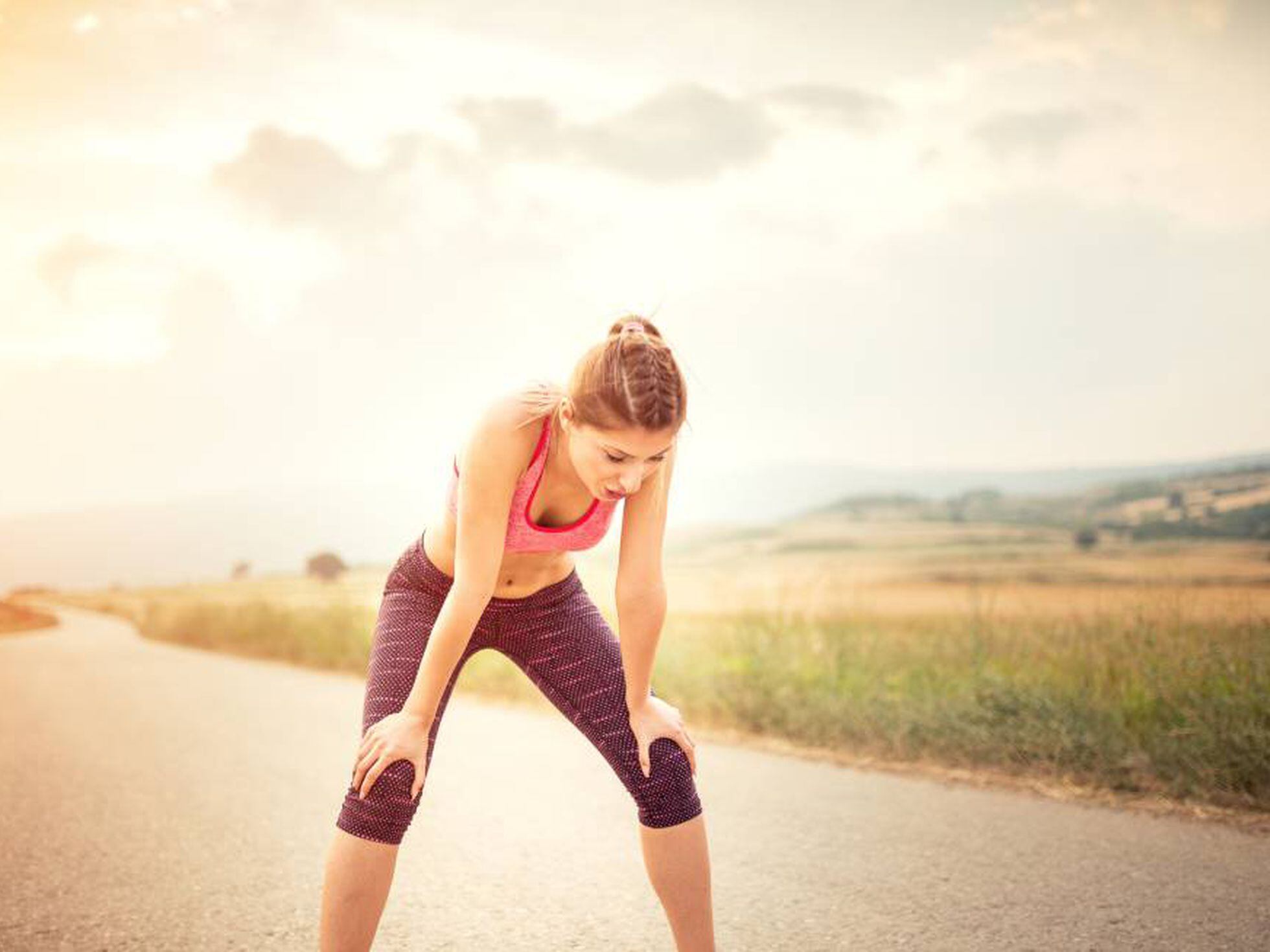 tirar a la basura Arriesgado guapo Cuatro ejercicios para hacer si te duelen las rodillas (y tres  estiramientos para aliviar el dolor) | Ejercicio Físico | Buenavida | EL  PAÍS