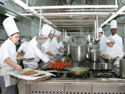 Alumnos de la Escuela de Turismo y Hosteler&iacute;a de la Comunidad de Madrid.