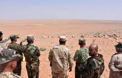 Fuerzas progubernamentales sirias, en Bir Qabaqib, a 40 kil&oacute;metros de Deir Ezzor
