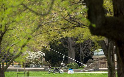 El pequeño helicóptero en los jardines del Capitolio.