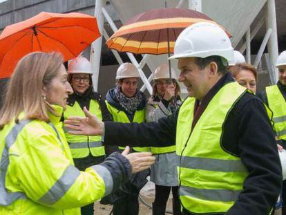 Ana Pastor y Abel Caballero, en Vigo en enero de 2014