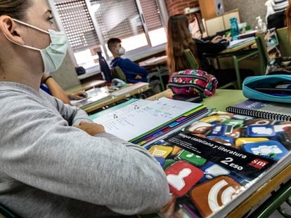 Clase de Lengua Castellana y Literatura en el instituto público Benicalap de Valencia, a finales de octubre..