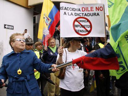 Opositores al Gobierno de Rafael Correa se manifiestan en Quito.