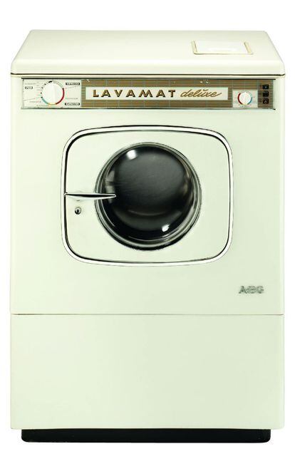 AEG patentó la primera lavadora automática, la Lavamat, en 1958. A diferencia de los modelos anteriores, escurría la ropa, además de lavarla.