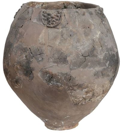 Ejemplar de jarra neol&iacute;tica para vino en el Museo Nacional de Georgia.