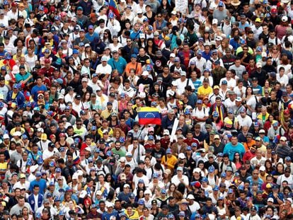 Multitudinaria manifestación de opositores en Caracas.