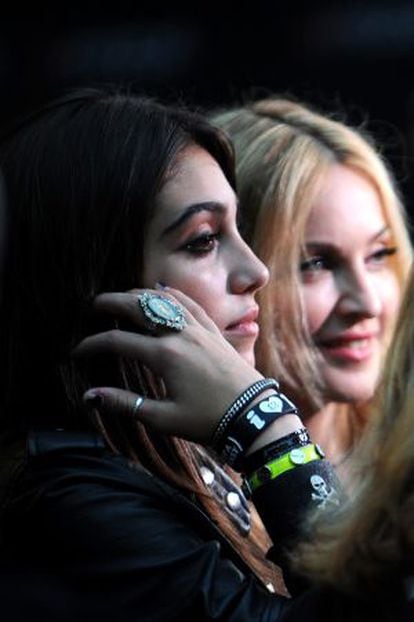 Lourdes Mar&iacute;a Ciccone, junto a su madre, Madonna, en la presentaci&oacute;n de Material Girl, su l&iacute;nea de ropa, en Nueva York, en septiembre de 2010.