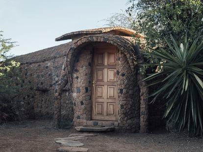 Acceso a una de las cabañas de Lewa House, en Kenia. Imagen proporcionada por el hotel.