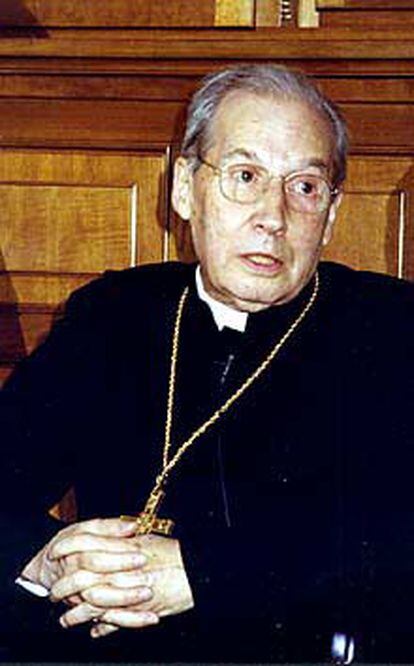 El obispo Javier Echevarría, prelado del Opus Dei.