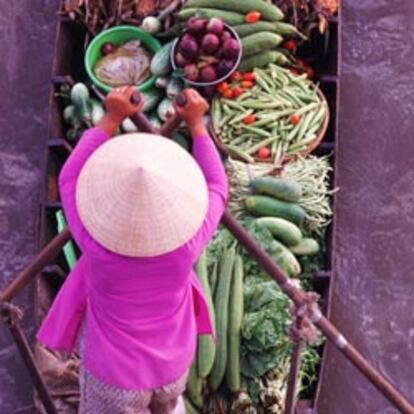 Mercado flotante en el delta del Mekong, en la región de Vietnam que los franceses denominaron la Cochinchina.