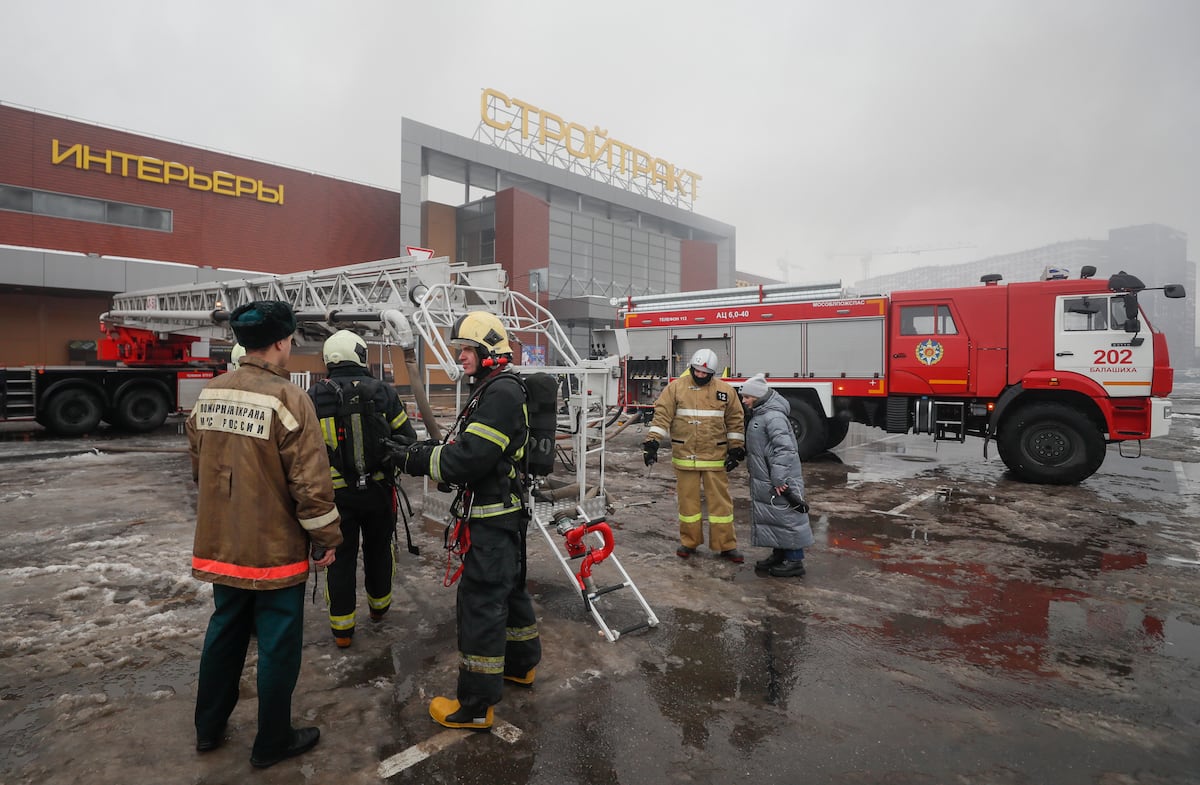 El incendio de varios centros comerciales en Rusia por la falta de controles con las sanciones genera preocupación ante nuevos incidentes |  Internacional