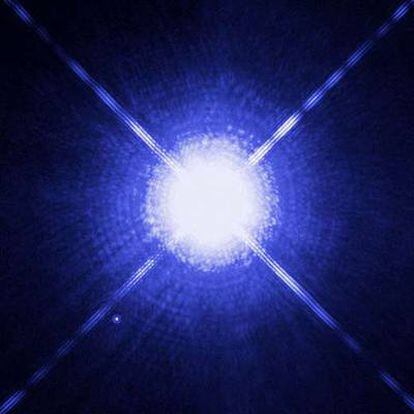 Sirius, la estrella más brillante del cielo nocturno vista desde la Tierra.