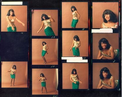 Contact sheet from a 1964 photo shoot of the singer. 