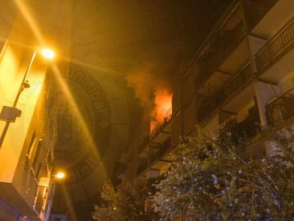 Imagen del piso incendiado, tomada por la Policía Municipal de El Vendrell.