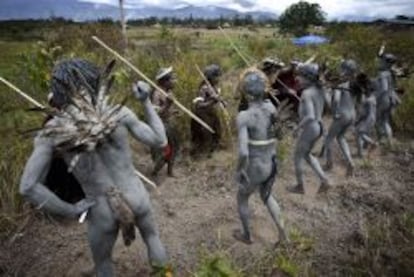 Los Yali, que junto con los Dani, pueblan el fértil Valle de Baliem, hasta hace pocos años eran caníbales.