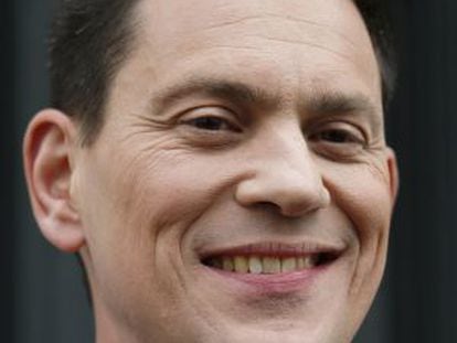 El político laborista y antiguo ministro de Exteriores David Miliband tras anunciar su renuncia.