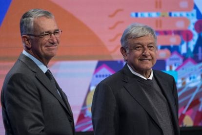 Ricardo Salinas Pliego and the president, Andrés Manuel López Obrador, during an event in 2018.