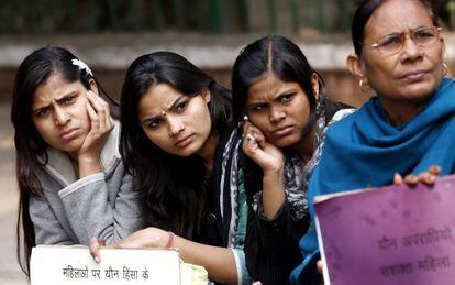 Varias mujeres en una concentración en Nueva Delhi.