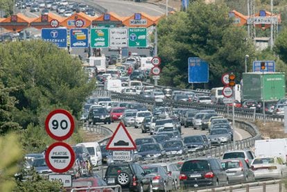 Atascos en la autopista AP-7 en Cataluña.