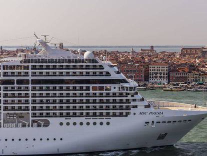 Crucero entrando en la ciudad de Venecia.