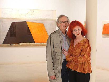 Christo y Jeanne-Claude, ayer, en la galería Joan Prats-Artgràfic de Barcelona.