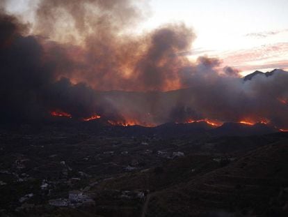 Fuego originado en agosto de 2012, cerca de las casas en Barranco Blanco, en Coín (Málaga).