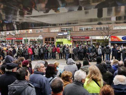 Vecinos de Gamonal reunidos en su asamblea habitual de las 12.00