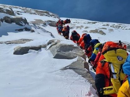 Colas en el Annapurna el 16 de abril