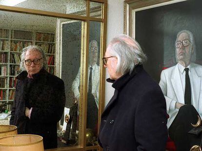 Francisco Umbral, en su casa de Majadahonda después de la concesión del Premio Cervantes el año 2000.