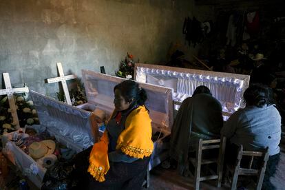 Los funerales de las víctimas de las inundaciones en Mukem, Chiapas.