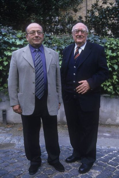 El escritor español Manuel Vázquez Montalbán junto al italiano Andrea Camilleri, en Roma en 1999.