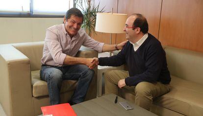 Javier Fern&aacute;ndez, reunido con Miquel Iceta, l&iacute;der del PSC. 