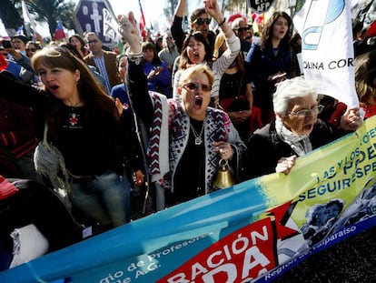 Los chilenos protestan contra el sistema de pensiones en 2016.